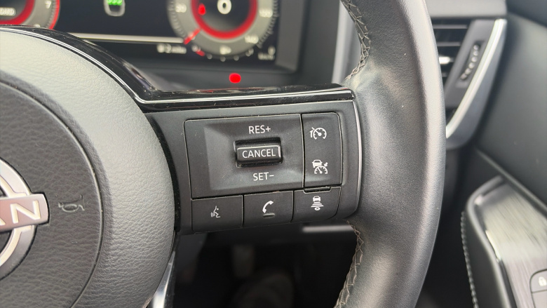 Nissan Qashqai 1.3 DiG-T MH N-Connecta 5dr Petrol Hatchback